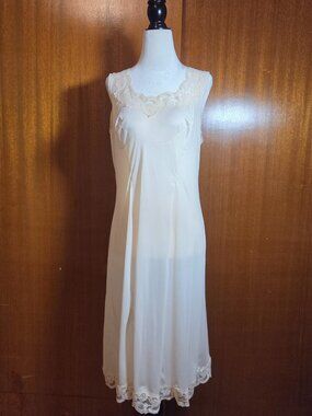 VTG 60s 70s Ivory Lace Trim Nylon Full Slip Dress - M